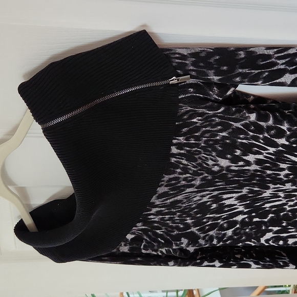 Cache Animal Print Sweater - Picture 15 of 17